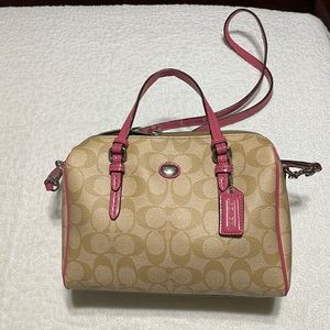 Coach crossbody bag, Size 7”x10”x4”